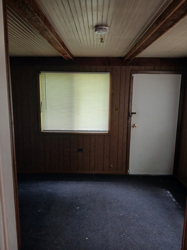 Building Photo - 14200 Stahelin Rd