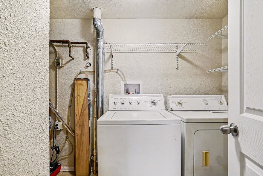 Building Photo - 9867 E Peakview Ave