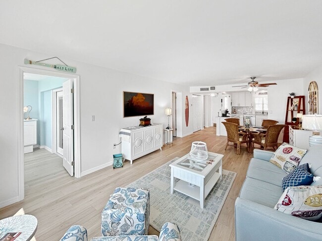 Building Photo - 4775 Cove Cir