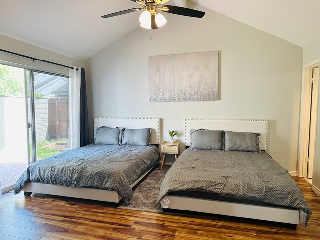 Building Photo - 12727 Ashford Knoll Dr