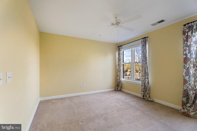 Building Photo - 35 E All Saints St