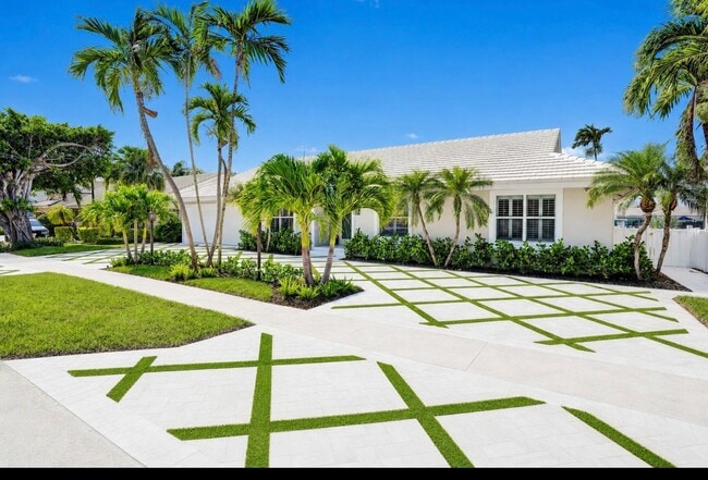 Building Photo - 885 Nafa Dr