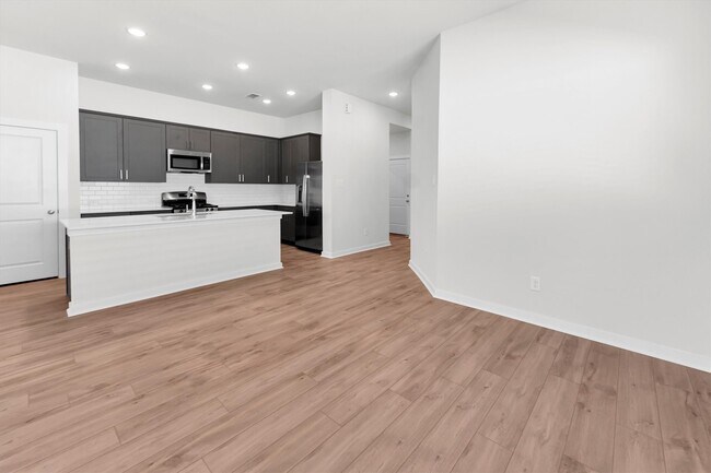 Building Photo - 16930 Tulip Row Ln