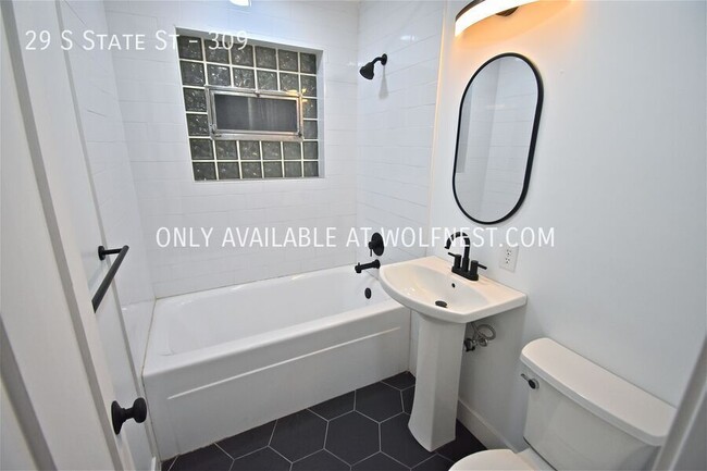 Building Photo - Remodeled Downtown Studio Condo! No Deposi...