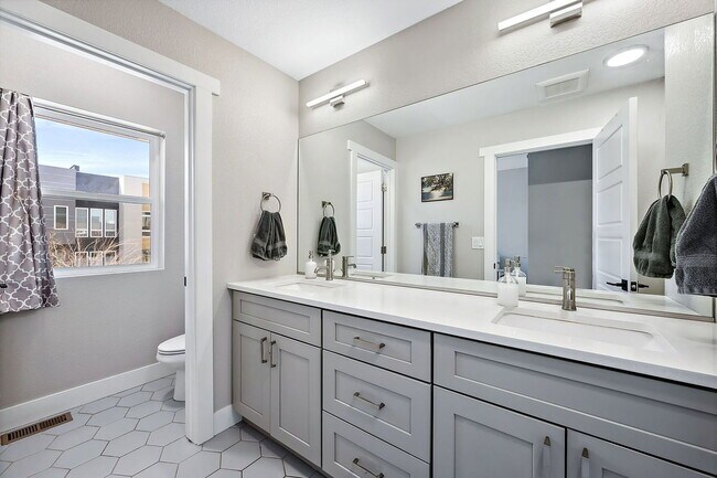 Building Photo - 2869 W Parkside Pl
