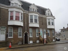 Building Photo - 652 Chestnut St