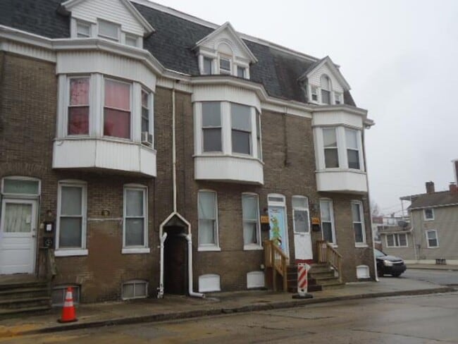 Primary Photo - 652 Chestnut St