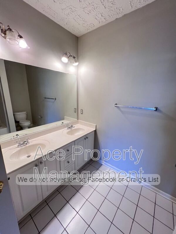 Building Photo - 4010 Bardstown Ct