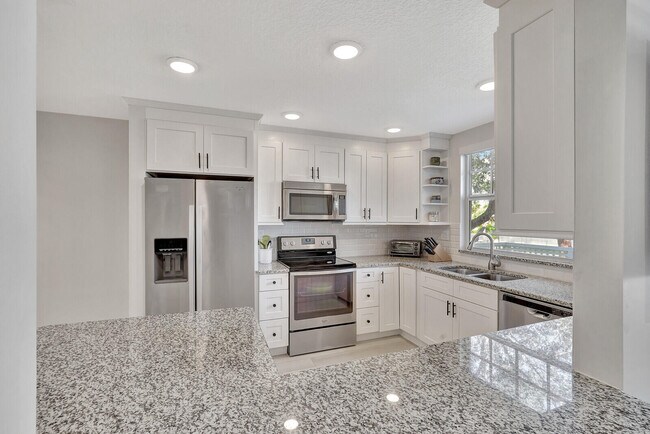 Building Photo - 1805 Mainsail Cir