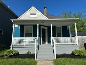 Building Photo - 2 Bedroom Home with Fenced in Backyard!