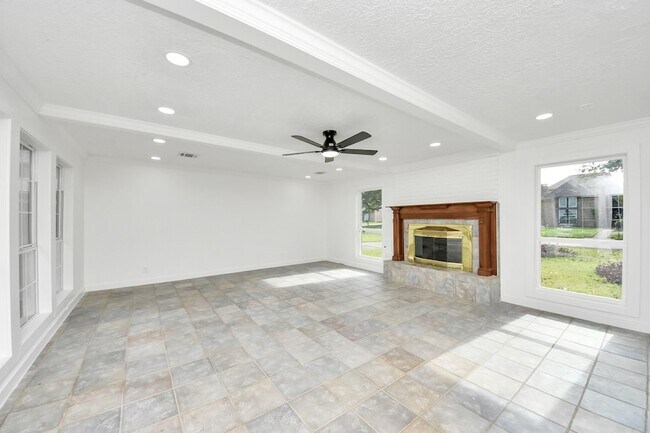 Building Photo - 616 S Rivershire Dr