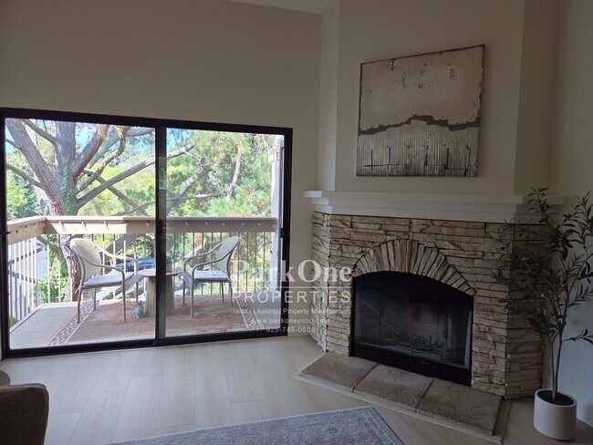 Building Photo - 1733 S Villa Way
