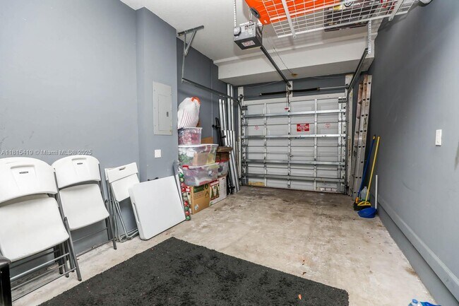 Building Photo - 5741 NW 112th Ct