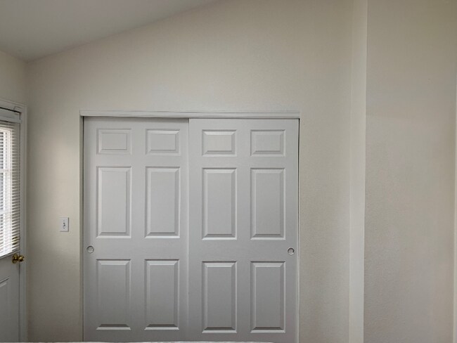 Building Photo - 240 Pheasant Run