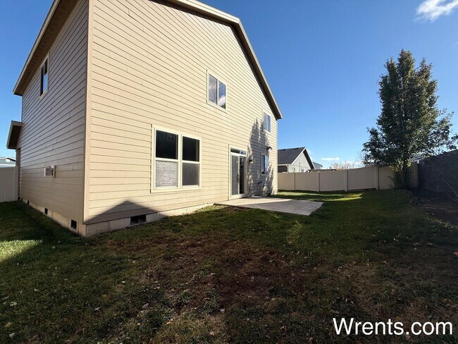 Building Photo - NEW Listing!! Beautiful home in Airway Heights 4 bed 2.5 bath