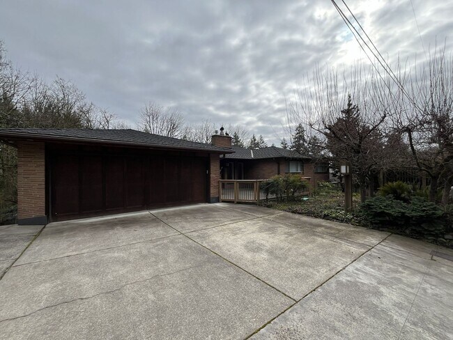 Building Photo - Spacious 1 Bedroom ADU Steps to OHSU with Soaking Tub, Rain Shower, and Treeline Views