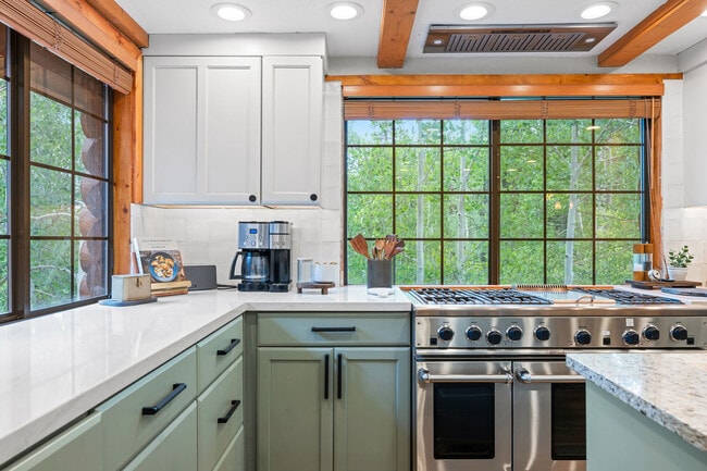 Building Photo - 656 Aspen Dr