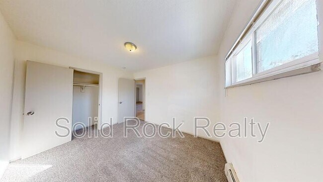 Building Photo - 1411 S Corona Ave