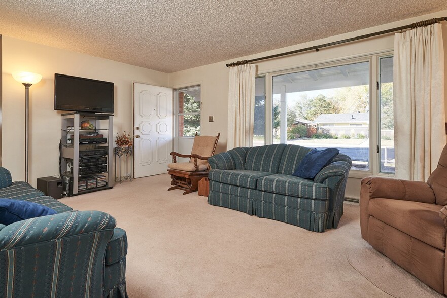 Building Photo - 807 Shoshoni St