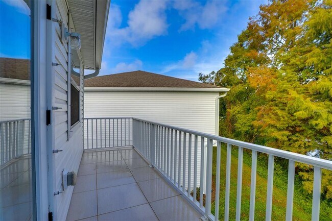 Building Photo - 2441 6th Ave Dr E