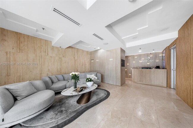 Building Photo - 5880 Collins Ave
