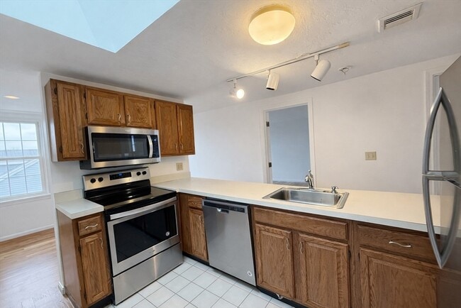 Building Photo - 78 Dalby St