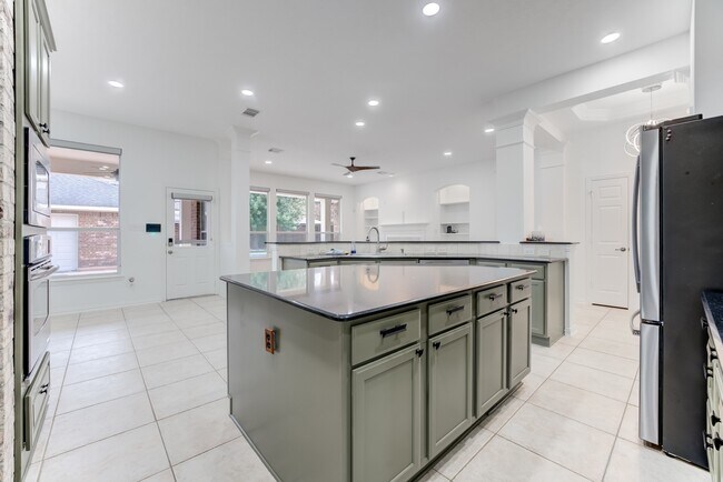 Building Photo - 7906 Del Monte Dr
