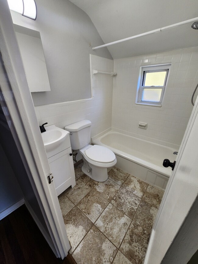 Building Photo - 78 Wenzell Pl