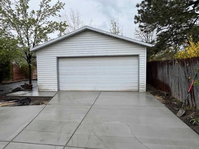 Building Photo - Beautiful Sugarhouse 3 Bedroom!