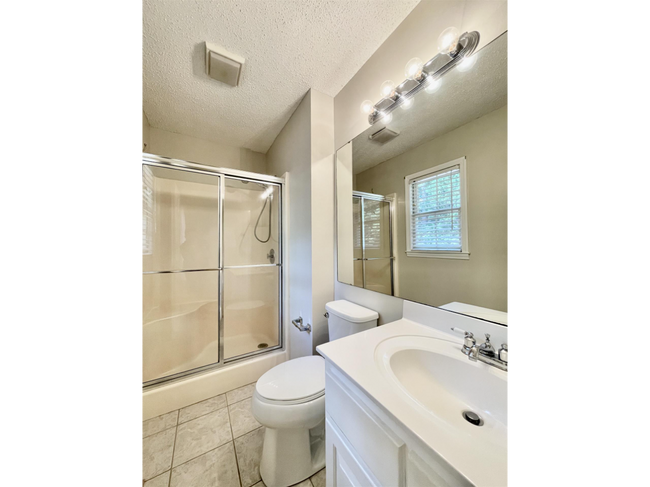 Building Photo - 5 Winchester Rd