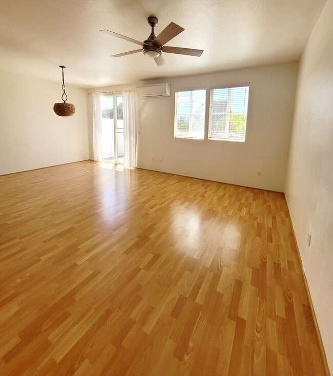 Building Photo - AVAILABLE | Hawaii Kai: 3 Bedroom,2.5 Bathroom Townhome w/AC & Attached Garage |  | Features: In ...