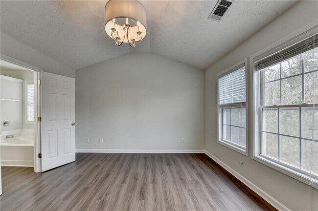 Building Photo - 6670 Island Pointe Dr