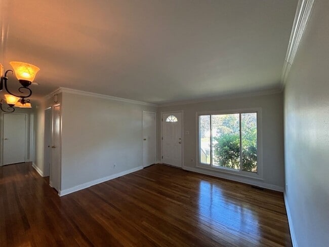 Building Photo - Charming 3BR Ranch Near Libbie & Grove | Hardwood Floors + Updated Kitchen