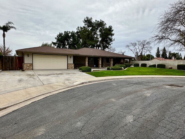 Building Photo - 9913 Spring Oak Dr