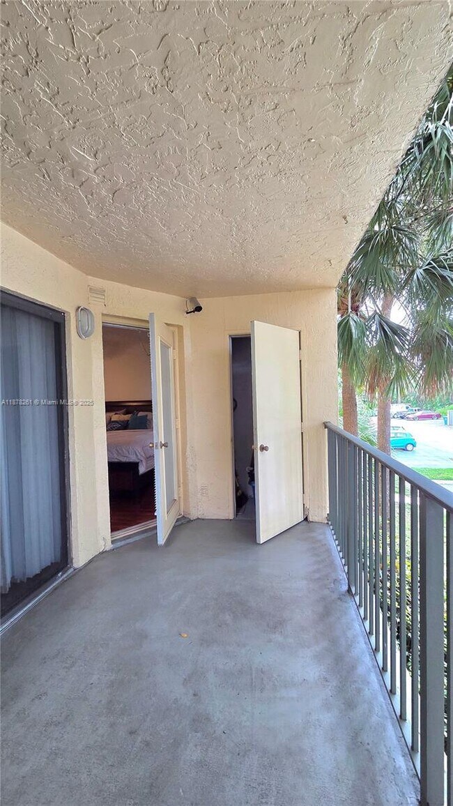 Building Photo - 9999 Summerbreeze Dr