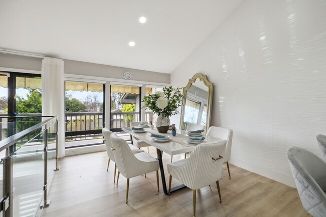 Building Photo - 25 Palos
