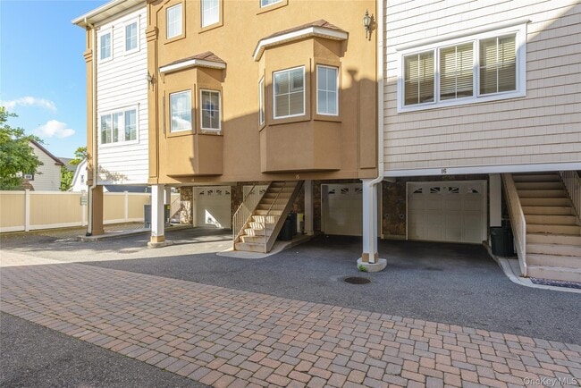 Building Photo - 330 Maple Ave