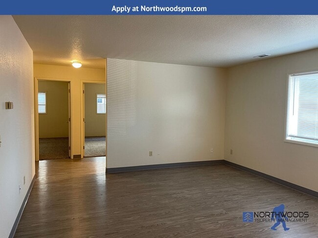 Building Photo - Very Nice 2 Bedroom 1 Bath Condo-Located i...