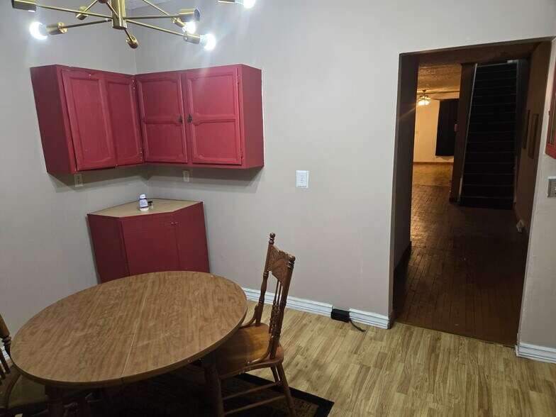 Building Photo - 1708 Moravia St