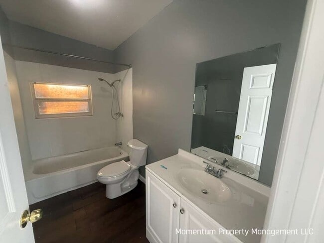 Building Photo - Beautiful Remodeled 4/1 Single Family Home in Lakeland- AVAILABLE FOR IMMEDIATE MOVE IN!!