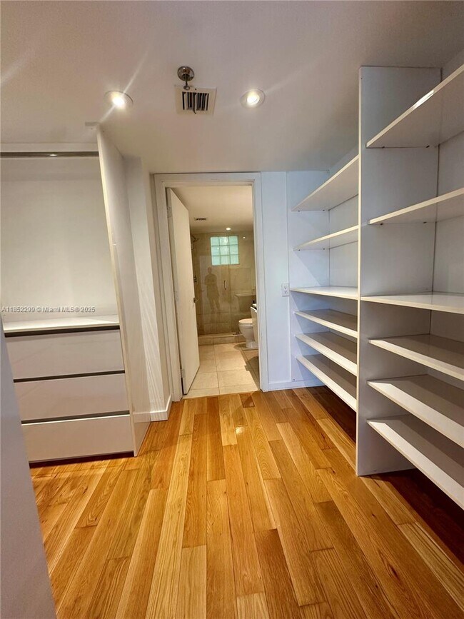 Building Photo - 9156 Collins Ave