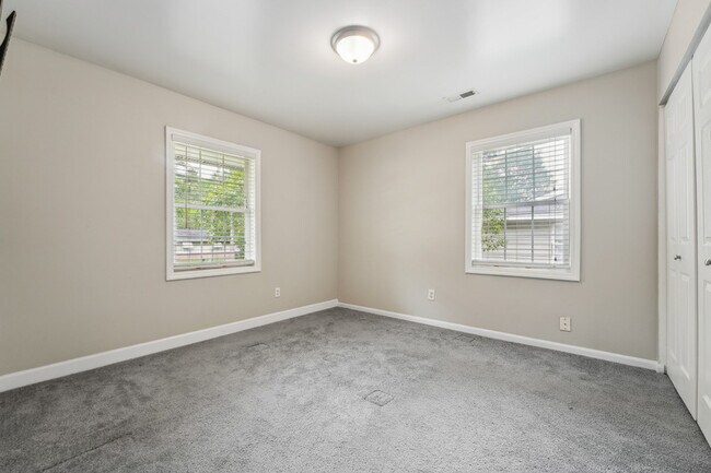 Building Photo - 508 Solar Dr