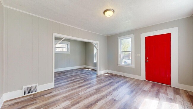 Building Photo - Clark / Fulton Area - 3 Bedrooms - 1 Bath - Single Family Home