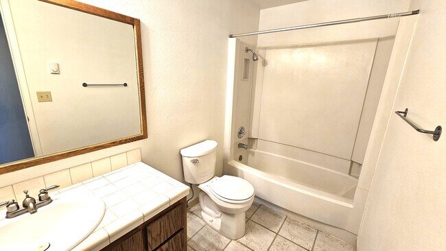 Building Photo - 1602 SE 145th Ct