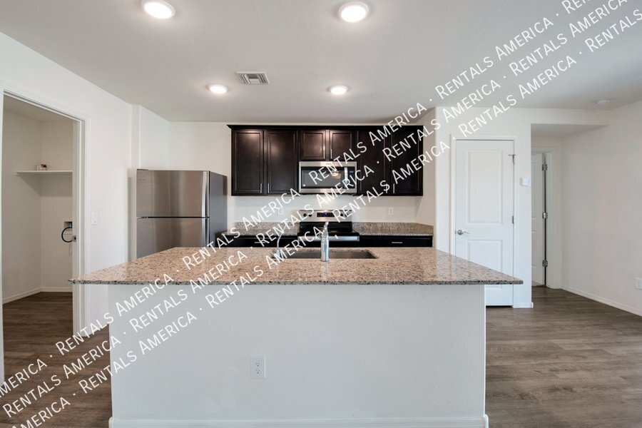 Building Photo - 1560 E Demain Dr