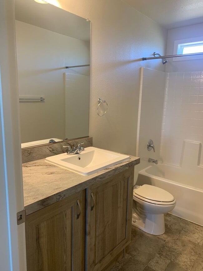 Building Photo - Paradise 3 bedrooms 2 bathrooms South Libb...