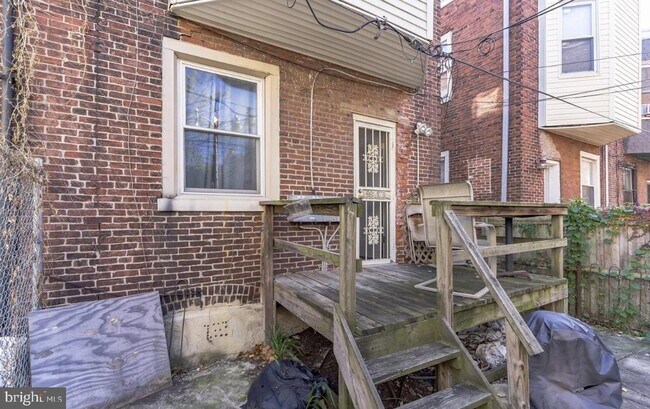 Building Photo - 220 S 53rd St