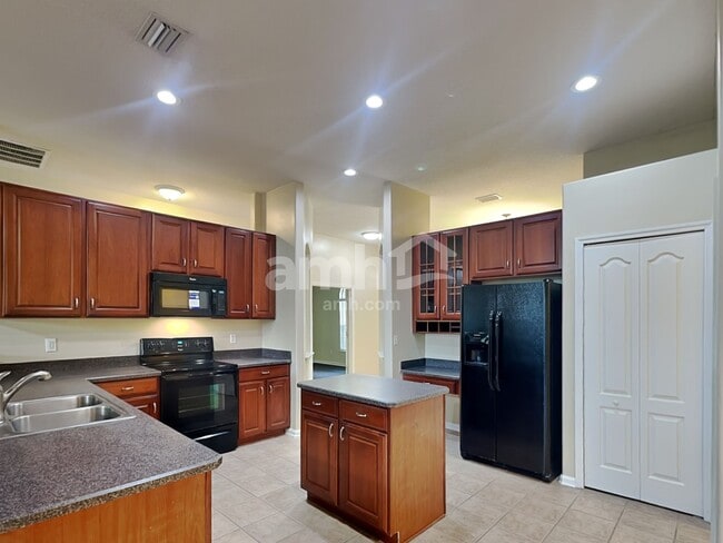 Building Photo - 633 Battlegate Ln