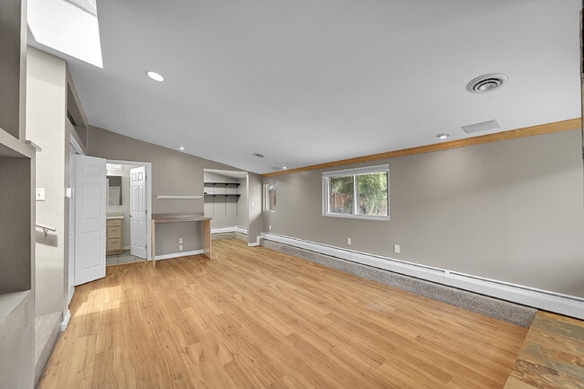 Building Photo - $3,195, 3-bed, 3-bath located in Denver wi...