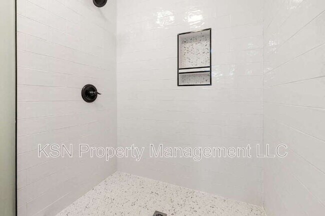 Building Photo - 286 Cushing Dr